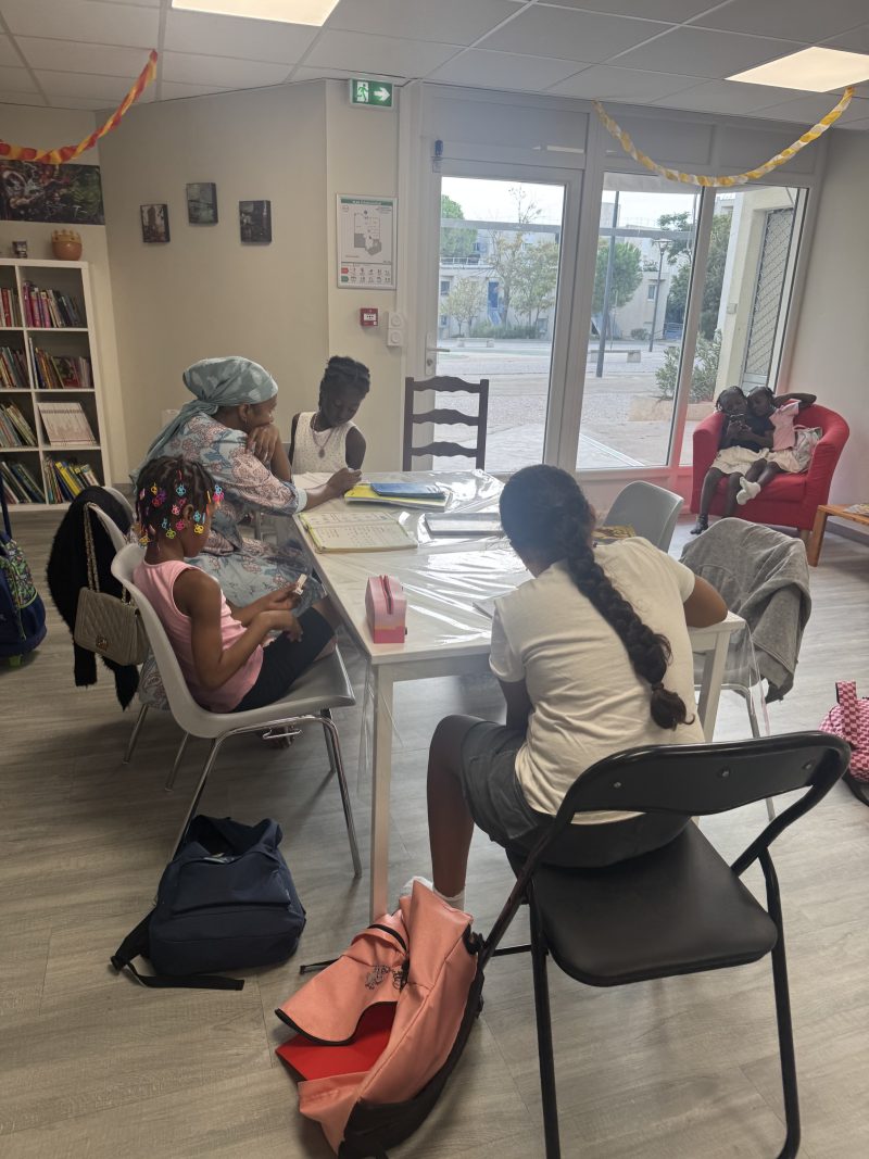 AIDE AUX DEVOIRS dans notre local à la maison des projets "CHERS VOISINS3